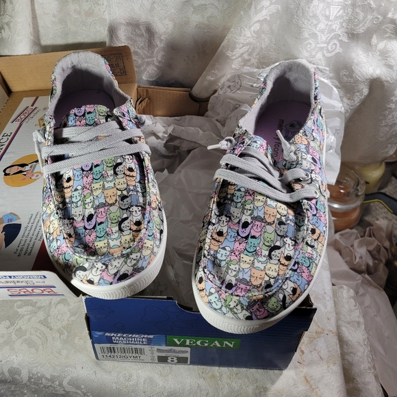 Skechers Multicolor Cat Print Womens Sneakers - Size 8 NIB - Picture 1 of 7